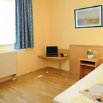Hotel Hugenottengarten 2*