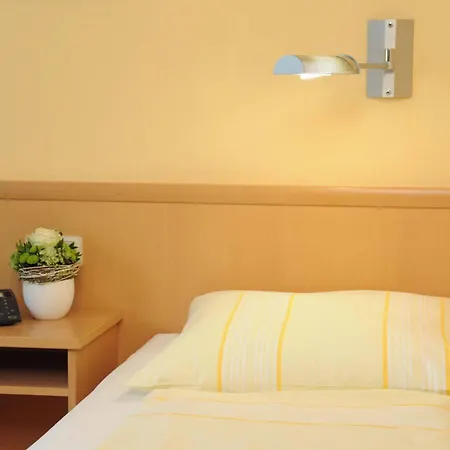 Hotel Hugenottengarten 2*