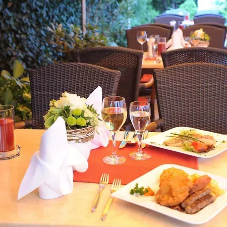 Hotel Hugenottengarten 2*