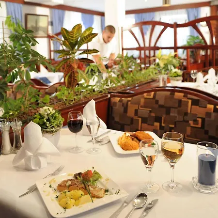 Szálloda & Restaurant Hugenottengarten