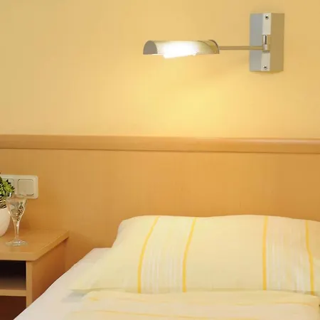 & Restaurant Hugenottengarten Szálloda Friedrichsdorf