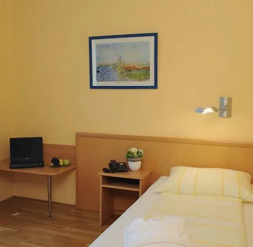 Hotel Hugenottengarten 호텔 2*