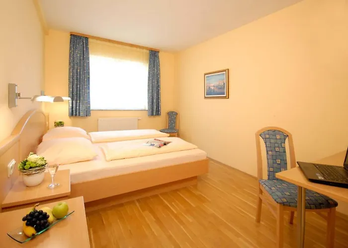 Szálloda & Restaurant Hugenottengarten